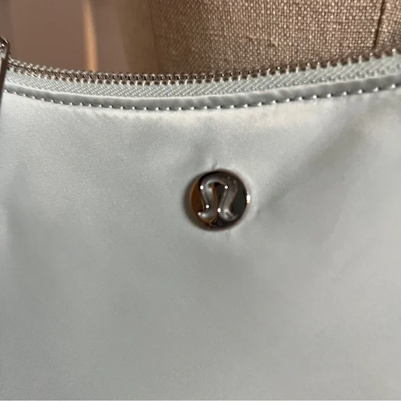 NWT- Lululemon City Essentials Small Shoulder Bag 3L - Pelican - Picture 4 of 9